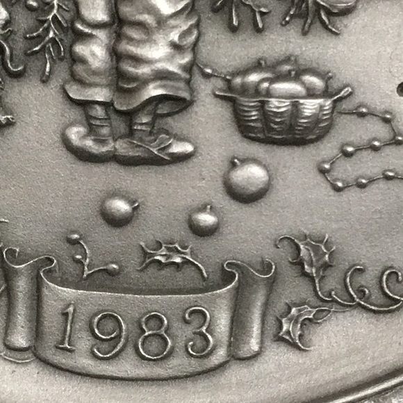 1983 Hallmark Pewter Christmas Plate - Picture 8 of 15